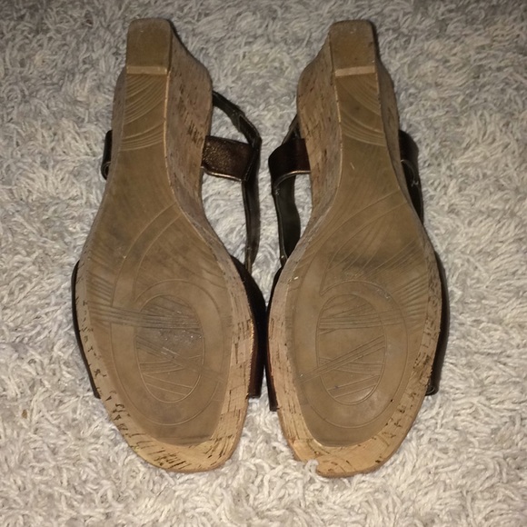 CLOSET CLEAROUT!! Nine West cork wedge - Picture 4 of 4